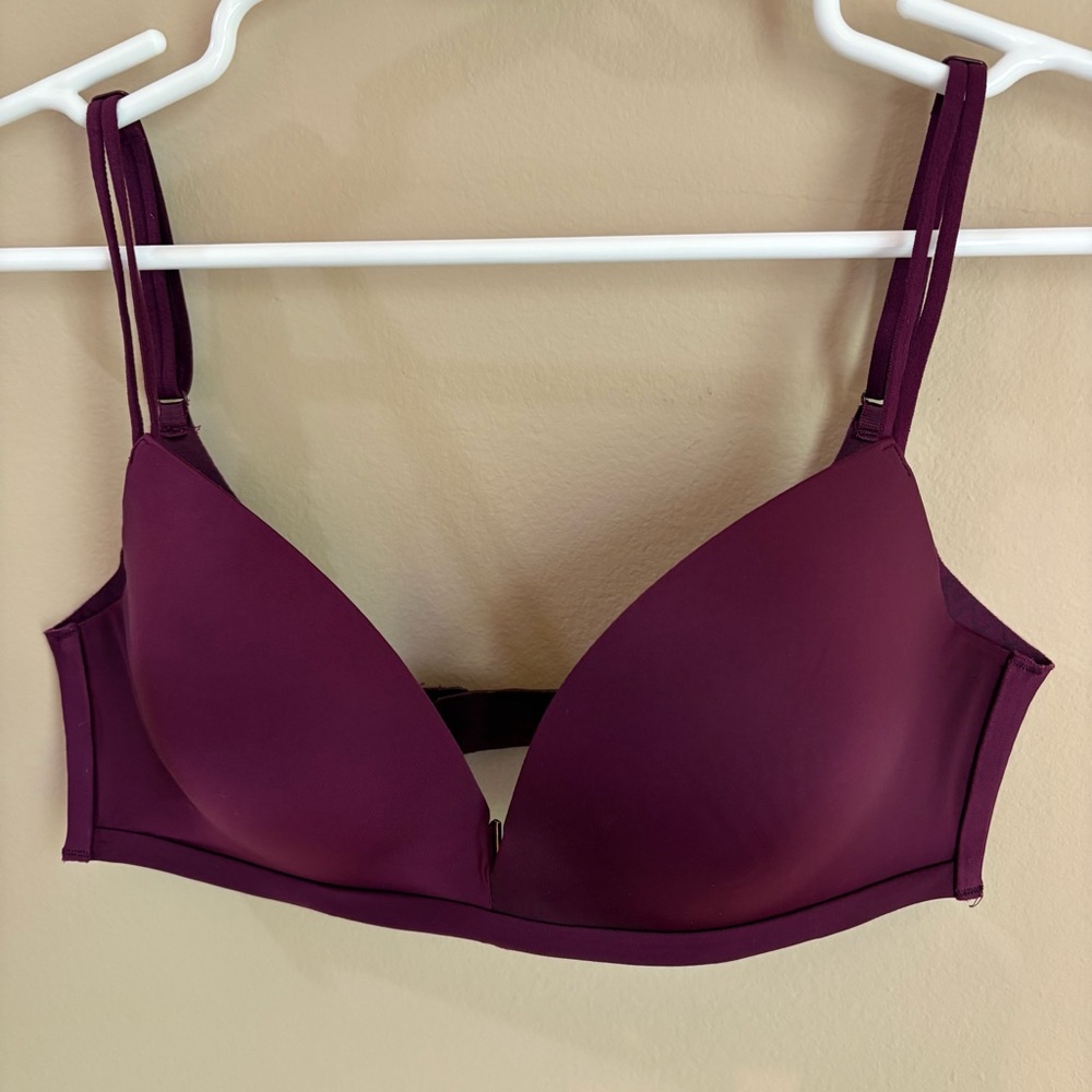 Victoria’s Secret Padded No-Wire T-Shirt Bra with Adjustable Straps, 32D, EUC
